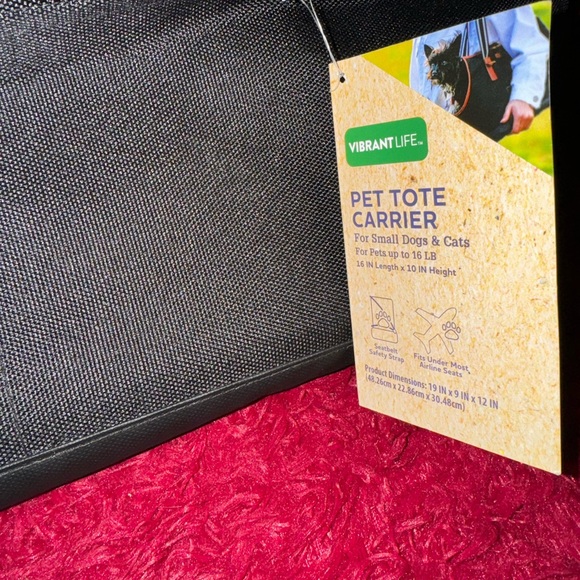 adorable doggy tote, comfortable cushion inside mash top with a leash attachment - Picture 3 of 7